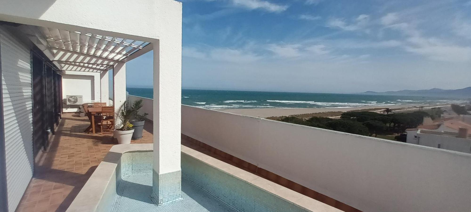 Port Cipriano Sur Les Toits , Vue Panoramique Sur La Mer แซงต์-ซีเปรียง ภายนอก รูปภาพ